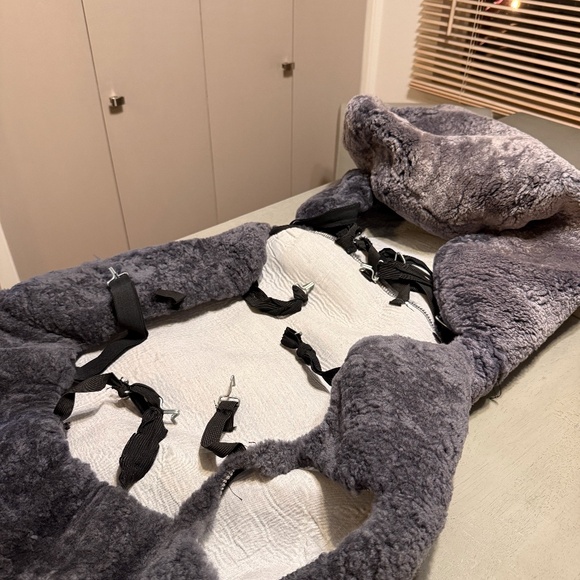 2 LambSkin Seat cover for Subaru Forester or BMW Model 3 - Picture 2 of 3